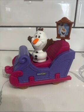 Little People Olaf Parade Float